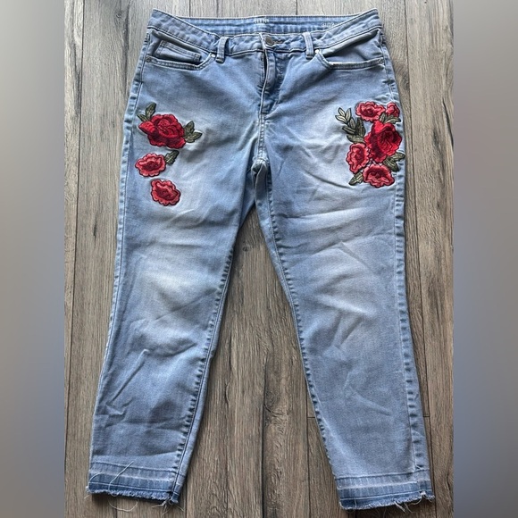 a.n.a  Women’s Jeans Embroidered Roses Cropped Size 12 - Picture 3 of 8
